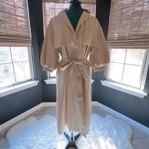 Medium Trench Coat, buttons and tie waist